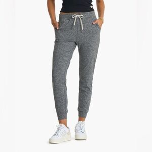 NWOT Vuori Performance Joggers in Heather Grey, Women’s Size Medium Long.